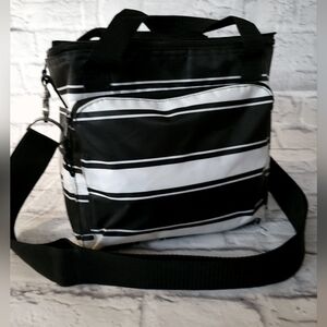 Thirty-one brand insulated cooler. In very good condition. Barely used.